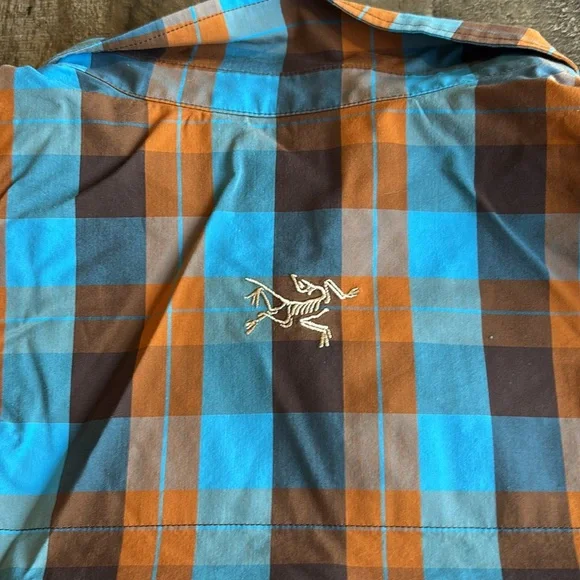 Arc'teryx Short Sleeve Casual Button Down Shirt - Picture 9 of 9